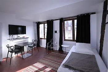 My Apartment In Paris Louvre