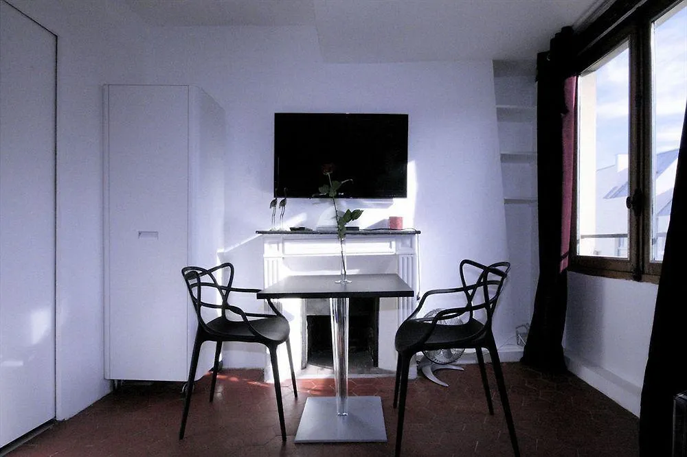 My Apartment In Paris Louvre 0*,  França